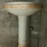 روشویی‌‌سنگی‌پایه‌دار