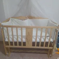 تخت کنار مادر