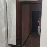 آیینه و باکس دار دستشویی