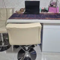 میز تحریر و صندلی چرم درحد نو