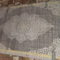 یک پرده بایک فرش