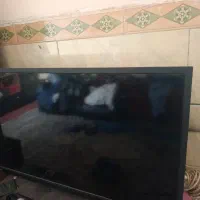 تلویزیون LCD 48 به همراه میز سفید خشگل ونو
