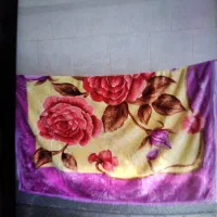 پتو دو نفره خارجی نو  و یکی قدیمی دو نفره نو