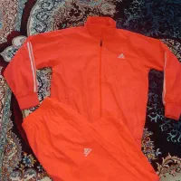 لباس ورزشی بچگانه و کاپشن در حد نو