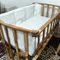 تخت کنار مادر