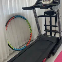 پیاده روی زیر باد کولر خونه(تردمیل)
