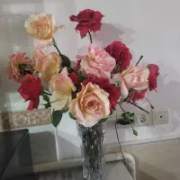 سبد گل گاهی داخل گلدون زیبا