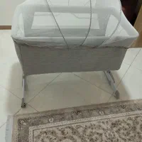 تخت کنار مادر