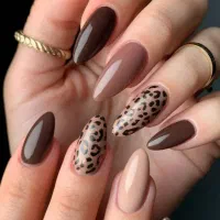 خدمات تخصصی کاشت ناخن