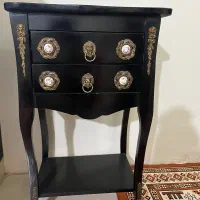 آیینه و میز تلفن