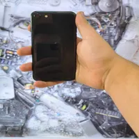 اپل iPhone SE (2020) با حافظهٔ ۱۲۸ گیگابایت