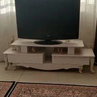 میز تلویزیون و تلویزیون