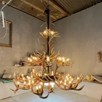 لوستر شاخ گوزن جنس فایبرگلاس و فلز|لوستر و چراغ آویز|تهران, نمایشگاه بین المللی|دیوار