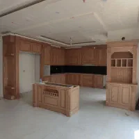 همکار جوان برای کار آموزی کابینت