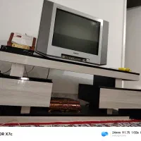 تلویزیون با میز