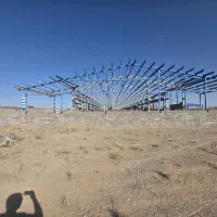 کارگر جوشکار یا فنی دست به آچار باجاخواب