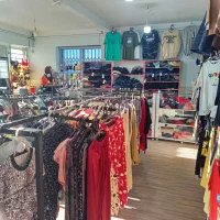 فروش مقداری پوشاک زنانه مردانه وبچگانه
