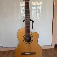 گیتار دست ساز اسپانیایی