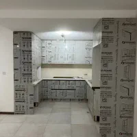 ب کارگر ساده و منوتاژ کار کابینت