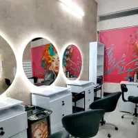 همکاری با پرسنل در سالن زیبایی