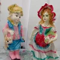 دو مجسمه خوشگل و عروسک