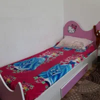 تخت خواب و کمد