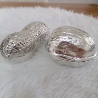 شکلات خوری گردووبادام