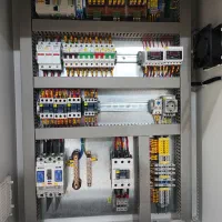 مونتاژ تابلو PLC|ماشینآلات صنعتی|اشکذر, |دیوار