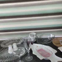 تعدادی ظروف اشپزخانه سالم و تمیز