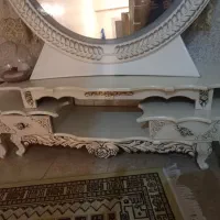 اینه بهمراه میز