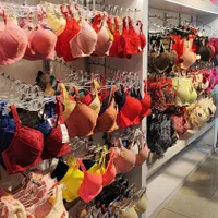 استخدام چند فروشنده خانم مسلط به عربی و فارسی|استخدام بازاریابی و فروش|مشهد, عیدگاه|دیوار