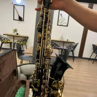 ساکسیفون آلتو مشکی رنگ
