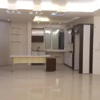 آپارتمان حاشیه خیابان ایستگاه