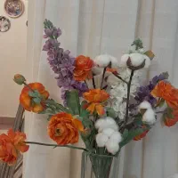 یدک درختچه وتعداد ی گل گدان مصنوعی