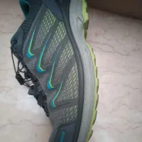 کفش کوهنوردی ضد آب lowa