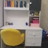 میز تحریر و کامپیوتر