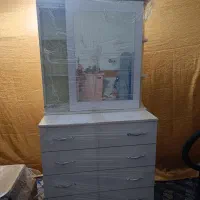 میزآرایش و تخت در حد نو