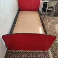 یک عددتخت چوبی ویک عددتخت فلزی یه نفره با تشک|تخت و سرویس خواب|هشتگرد, فاز ۲ مهستان|دیوار