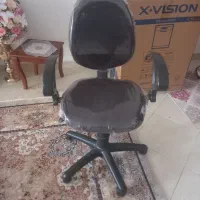 یک عدد صندلی مدیدیریت جک دار سالم