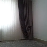 دستک پرده و ساعت دیواری