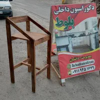 پایه گلدان چوبی و صندلی