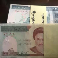 پنج بسته اسکناس بانکی