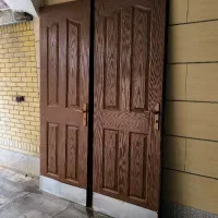 دو عدد درب چوبی سالم