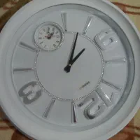 ساعت دیواری کامل سالم