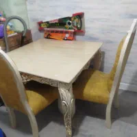 یک عدد میز ناهار خوری بفروش میرسد