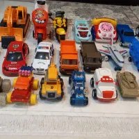 تعدادی اسباب بازی ماشین وغیره...