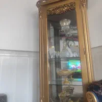 ویترین در حد نو به دلیل کمبود جا به فروش میرود