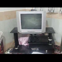 میز تلویزیون شیشه ای