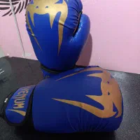 دستکش بوکس و کیک بوکسینگ