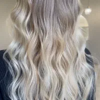 هنرجوی رنگ و لایت آموزش بهمراه استخدام